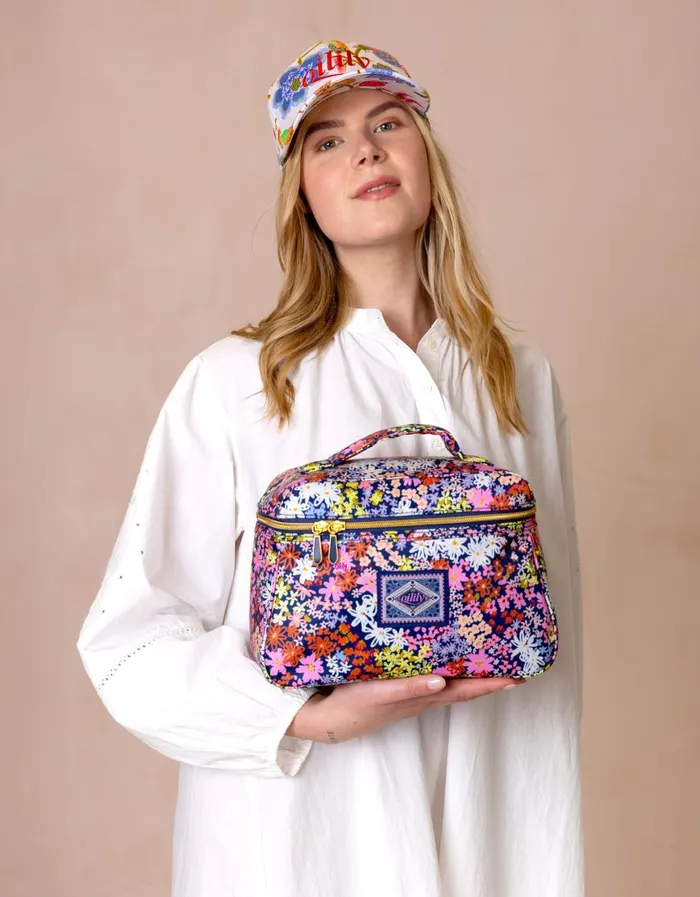 Oilily Toiletry Bags Women Cocos Beauty Case Vitamine Flowersblue Print Oilily Toiletry Bags Women Cocos Beauty Case Vitamine Flowersblue Print